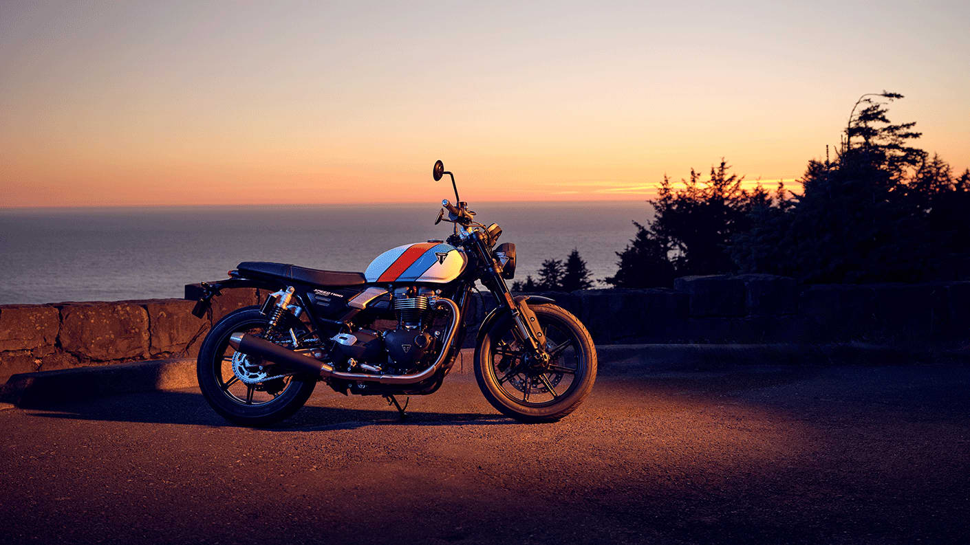 TRIUMPH 极速赛车-168极速赛车-英国极速赛车-一分钟极速赛车-75秒极速赛车 Speed Twin 900 at sunset